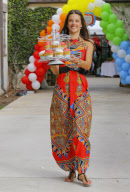 Alessandra Ambrosio gives cupcakes to photographers!
