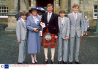 ALEX FERGUSON OBE WITH FAMILY 1985