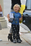 Gwen Stefani takes Kingston and Zuma out for models