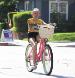 Noah Cyrus looks so tiny on her big bike!
