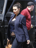 KIM KARDASHIAN GOES FOR LUNCH WITH FRIENDS