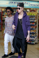Justin Bieber and Lil Twist make a quick stop at AmPm