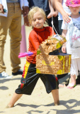 Gwen Stefani Takes The Kids To The Beach 