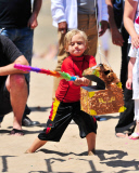Gwen Stefani Takes The Kids To The Beach 