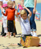 Gwen Stefani Takes The Kids To The Beach 