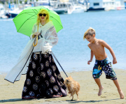Gwen Stefani Takes The Kids To The Beach 