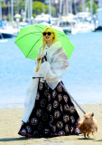 Gwen Stefani Takes The Kids To The Beach 