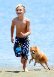 Gwen Stefani Takes The Kids To The Beach 