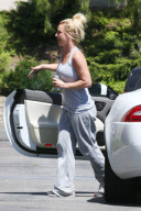 Britney Spears starts off her week visiting the dance studio