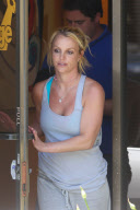Britney Spears starts off her week visiting the dance studio