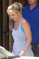 Britney Spears starts off her week visiting the dance studio