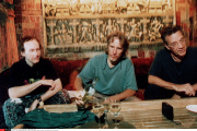 L.A.: LES MEMBRES RESTANT DU GROUPE  THE DOORS : ROBBIE KRIEGGER, JOHN DENSMORE