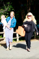 A Very Pregnant Jessica Simpson Has Dinner With The Family
