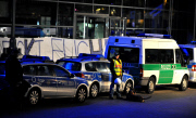 Hunderte MSV Fans stürmen nach dem Verlust der Lizenz das MSV Stadion in Duisburg 