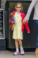 Jennifer Garner gets Violet a new American Girl doll