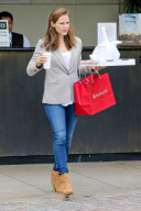 Jennifer Garner gets Violet a new American Girl doll
