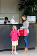 Jennifer Garner gets Violet a new American Girl doll