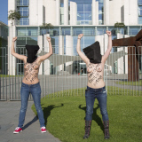 FEMEN Protest vor dem Kanzleramt in Berlin