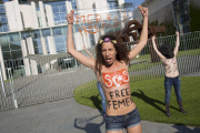 FEMEN Protest vor dem Kanzleramt in Berlin