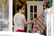 *EXCLUSIVE* Jennifer Lopez enjoys a Casual Shopping Day