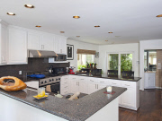 A look inside the home of Jeremy Piven.