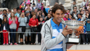 Raphaêl Nadal present the Rolland Garros trophy at Disneyland® Paris.
