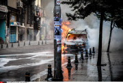 Turkey : Riot police retake Istanbul's Taksim Square