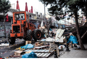 Turkey : Riot police retake Istanbul's Taksim Square
