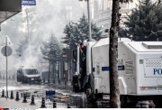 Turkey : Riot police retake Istanbul's Taksim Square