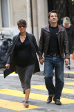HALLE BERRY & OLIVIER MARTINEZ A PARIS