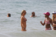 Eddie Murphy's girlfriend Paige Butcher takes a dip in the warm Hawaiian ocean