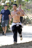 *EXCLUSIVE* Colin Farrell bares his Toned Abs during a Shirtless Run