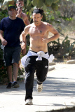 *EXCLUSIVE* Colin Farrell bares his Toned Abs during a Shirtless Run