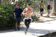 *EXCLUSIVE* Colin Farrell bares his Toned Abs during a Shirtless Run