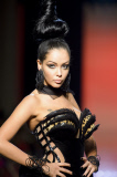 NABILLA BENATTIA DEFILE POUR JEAN PAUL GAULTIER LORS DE LA FASHI