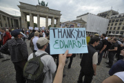 Kundegebung für die Aufnahme von Edward Snowen in Berlin