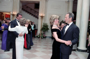 Prinzessin Diana bei einer Gala im Weissen Haus in Washington
