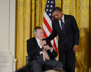 Bush and Obama present Daily Point of Light Award