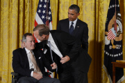 Bush and Obama present Daily Point of Light Award