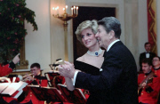 Prinzessin Diana bei einer Gala im Weissen Haus in Washington