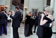 Prinzessin Diana bei einer Gala im Weissen Haus in Washington