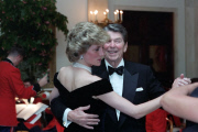 Prinzessin Diana bei einer Gala im Weissen Haus in Washington