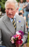 Glückwünsche für den frischgebackenen Opa - Prinz Charles beim Besuch in Bugthorpe