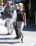 Heidi Klum feeds Lou her Jamba Juice
