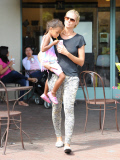 Heidi Klum feeds Lou her Jamba Juice