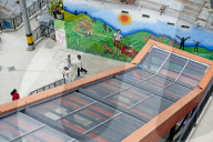 384 m lange Rolltreppe erleichtert Auf- und Abstieg in Medelliner Slum Comuna 13