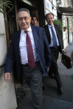 Warten auf das Gerichtsurteil im Prozess gegen Berlusconi