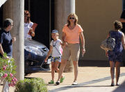 REINA CON LAS INFANTAS ELENA Y CRISTINA Y SUS NIETOS CLASES DE VELA EN MALLORCA
