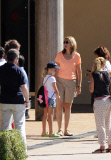 REINA CON LAS INFANTAS ELENA Y CRISTINA Y SUS NIETOS CLASES DE VELA EN MALLORCA