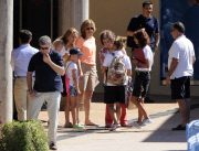 REINA CON LAS INFANTAS ELENA Y CRISTINA Y SUS NIETOS CLASES DE VELA EN MALLORCA